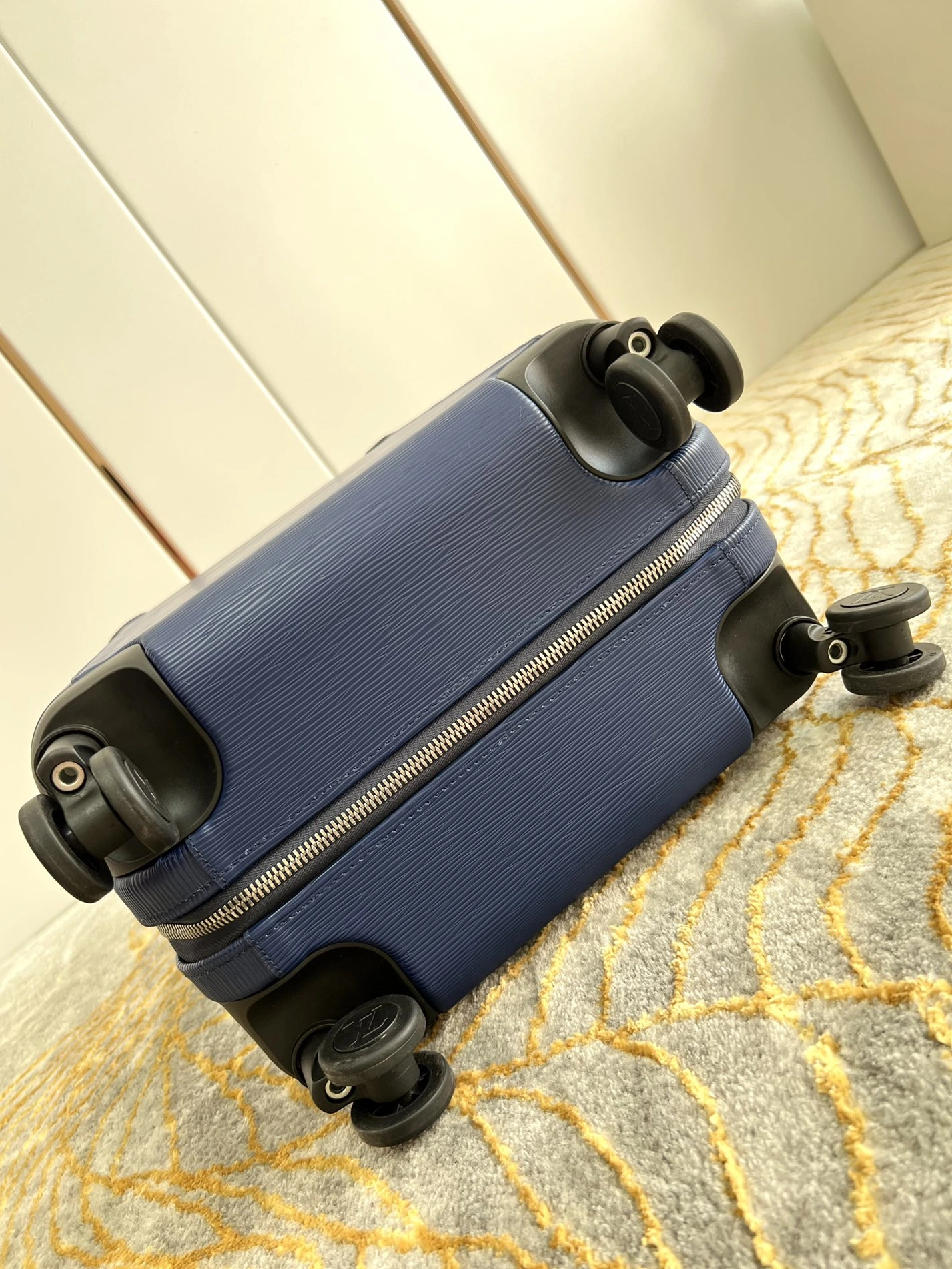 Louis Vuitton Luggage Unique 6069