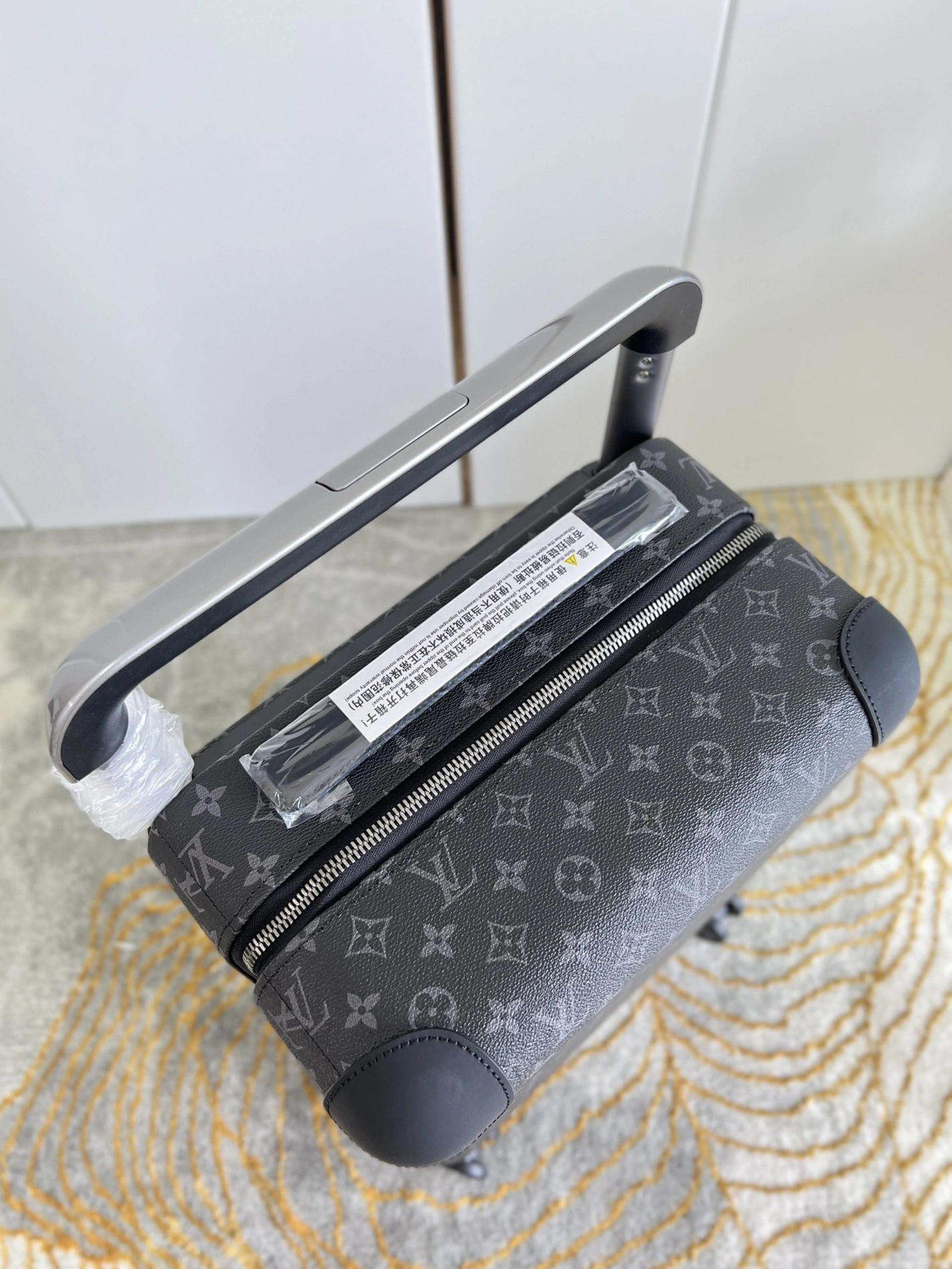 Louis Vuitton Luggage Versatile 5128