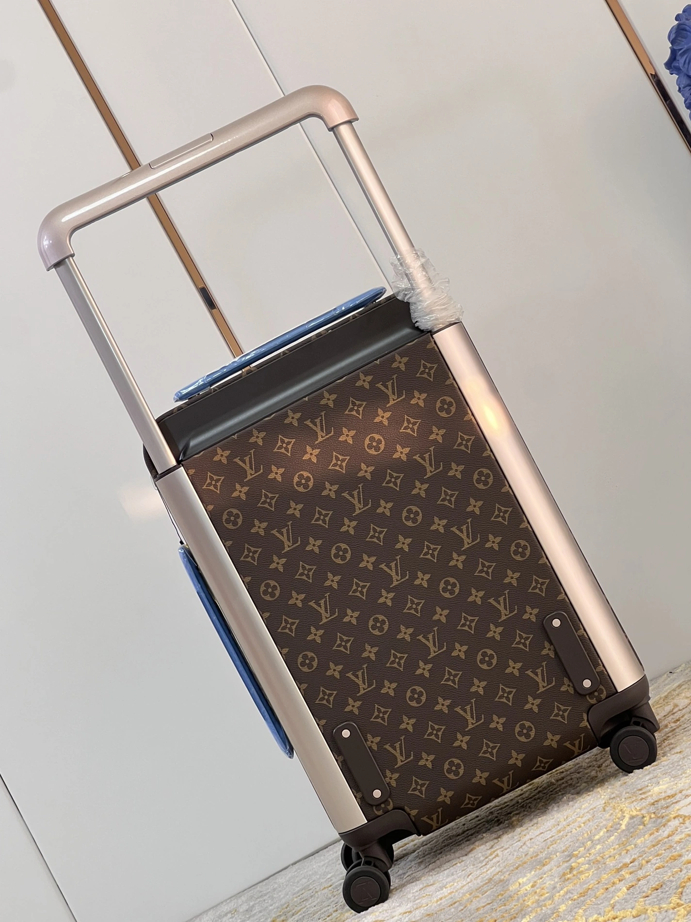 Louis Vuitton Luggage WellDesigned 6111