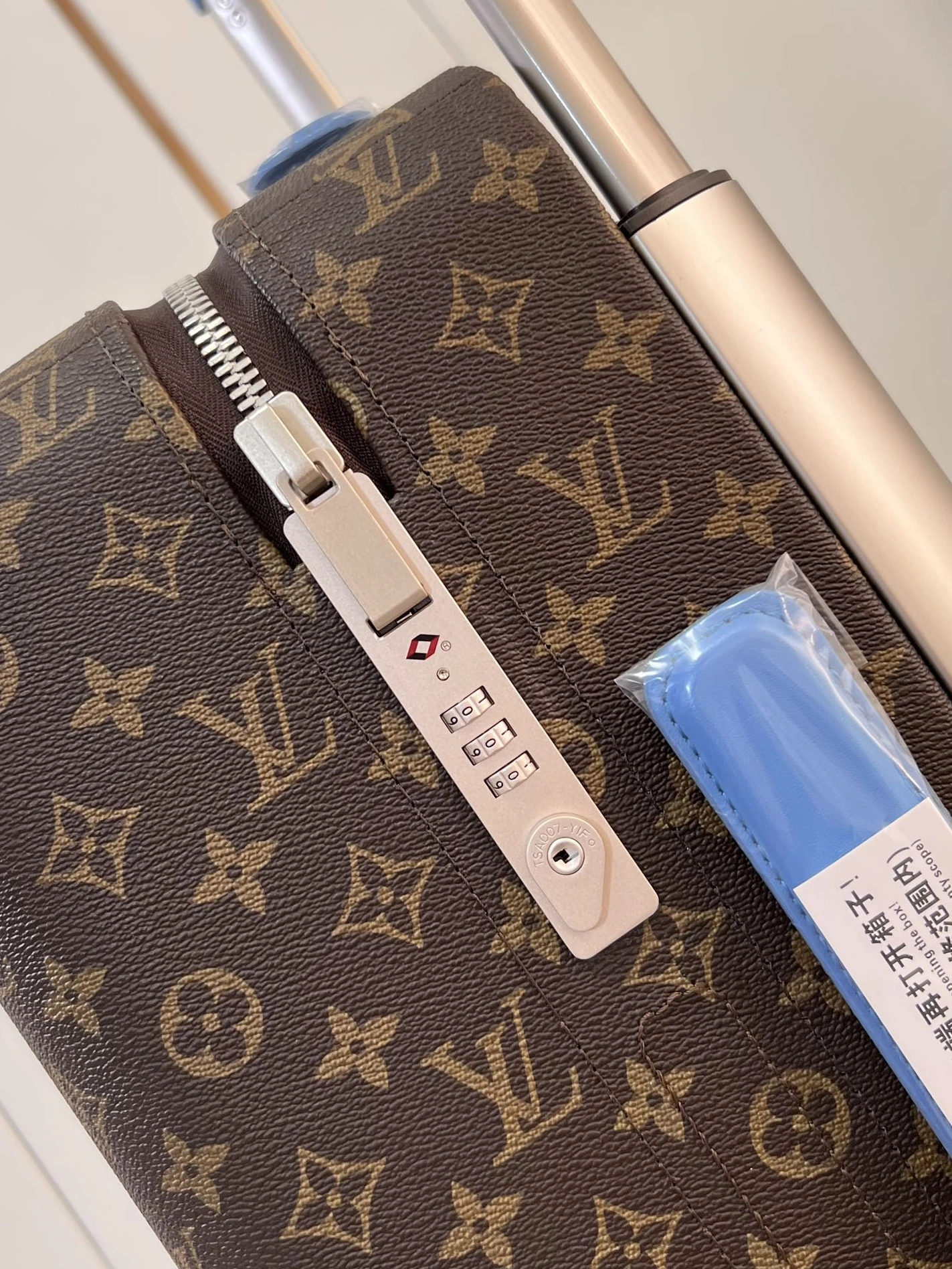 Louis Vuitton Luggage WellDesigned 6111