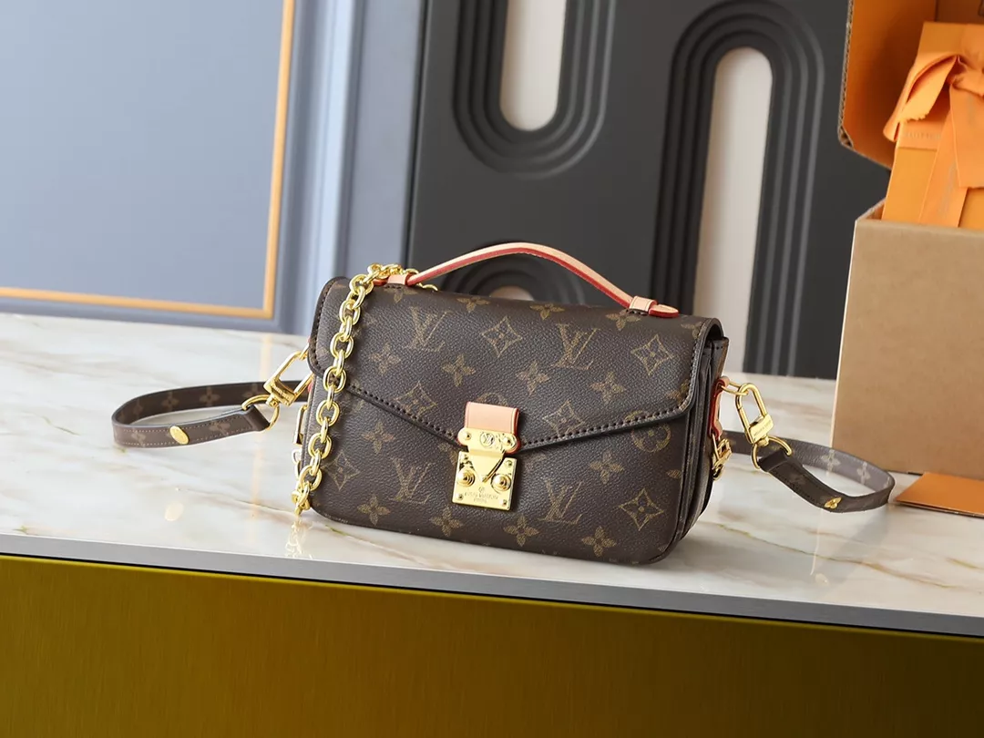 Louis Vuitton Messenger Bag For Women Stylish 8701