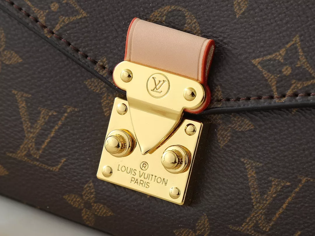 Louis Vuitton Messenger Bag For Women Stylish 8701