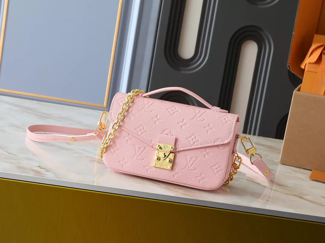 Louis Vuitton Messenger Bag For Women Trendsetting 8068