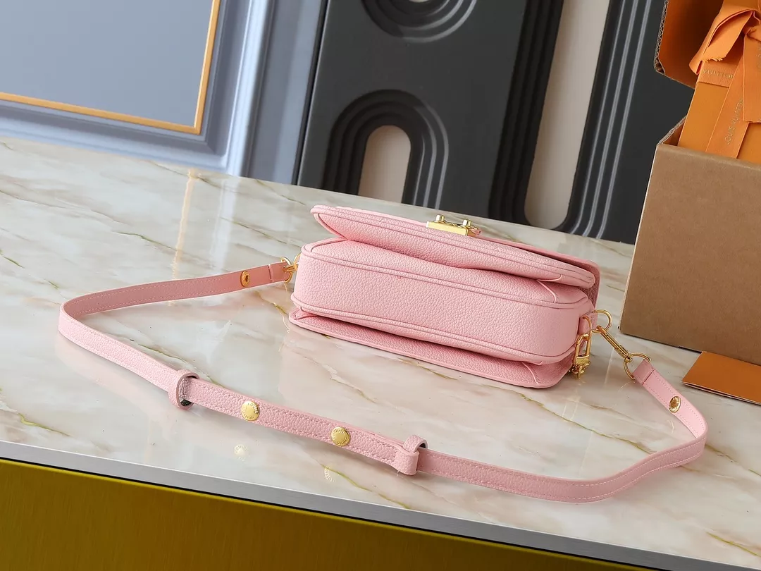 Louis Vuitton Messenger Bag For Women Trendsetting 8068
