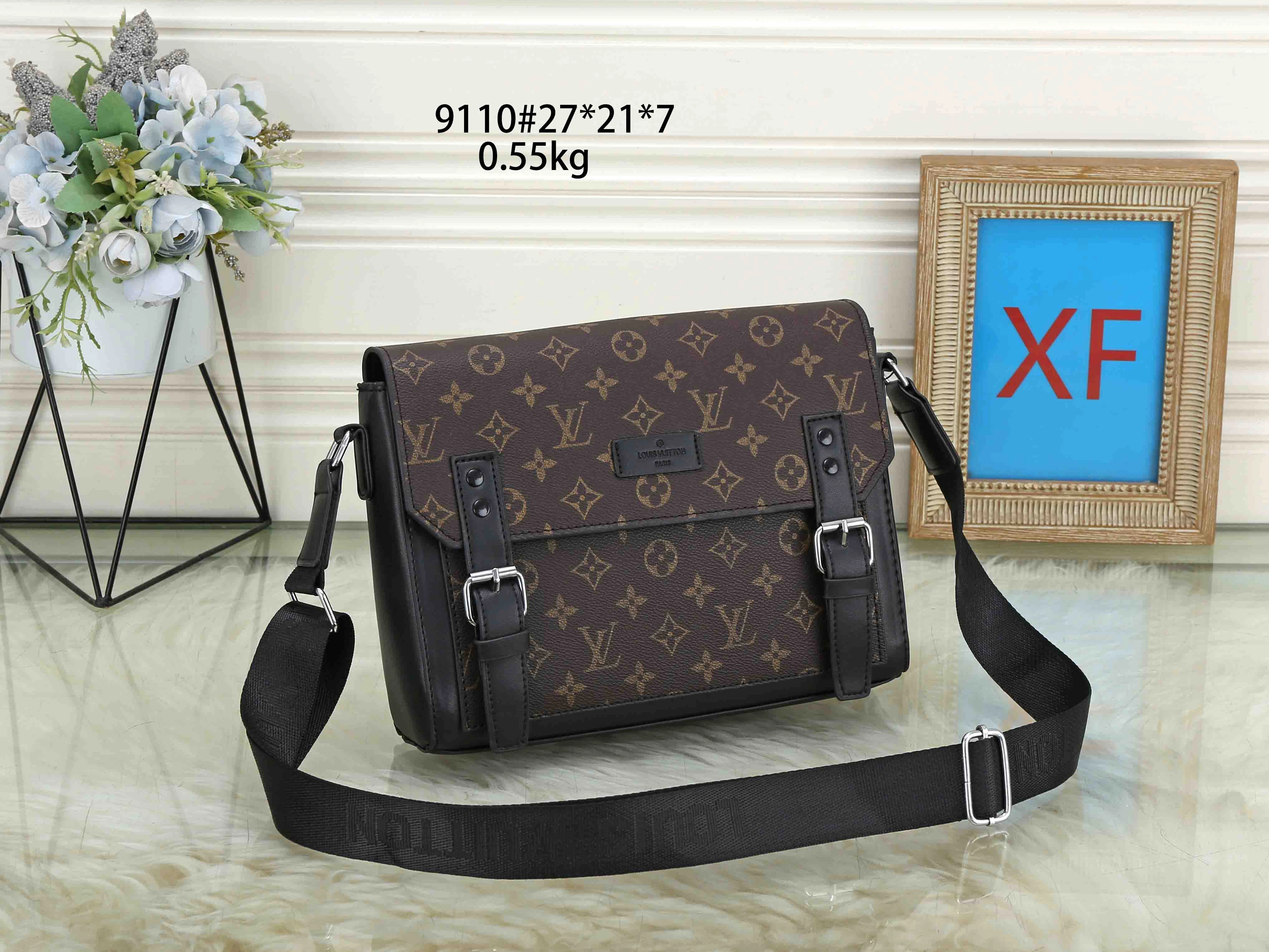 Louis Vuitton Messenger Bags For Men Fashionable 4304