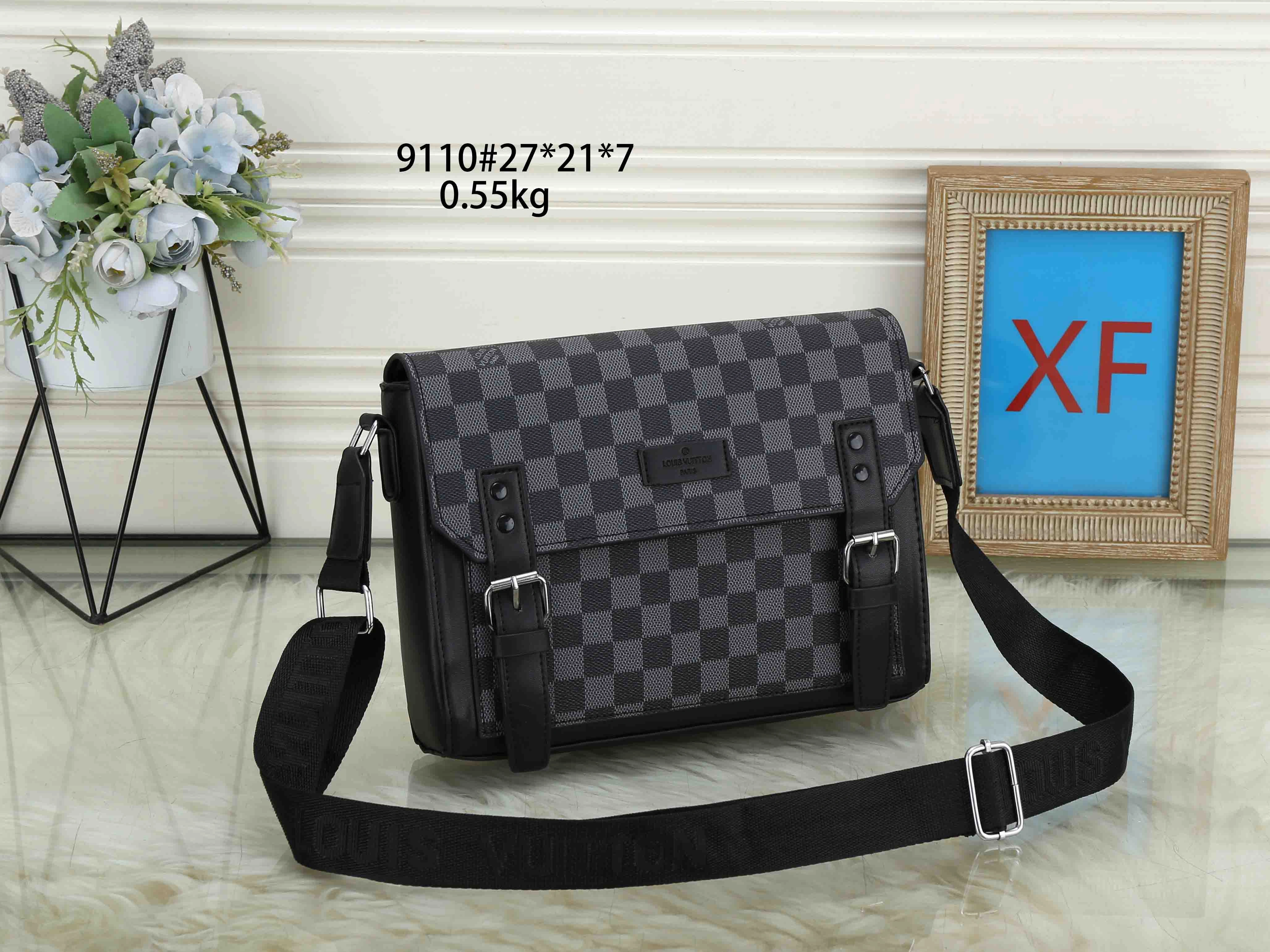 Louis Vuitton Messenger Bags For Men Fashionable 8199