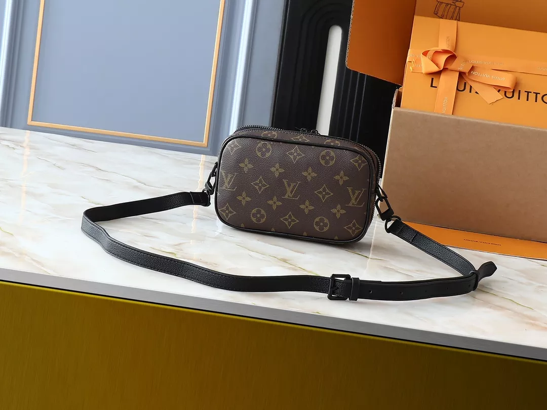 Louis Vuitton Messenger Bags For Unisex Comfortable 6809