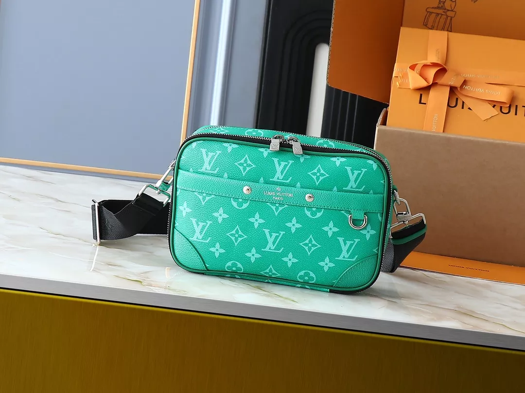 Louis Vuitton Messenger Bags For Unisex Comfortable 9443