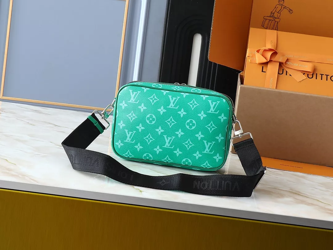 Louis Vuitton Messenger Bags For Unisex Comfortable 9443