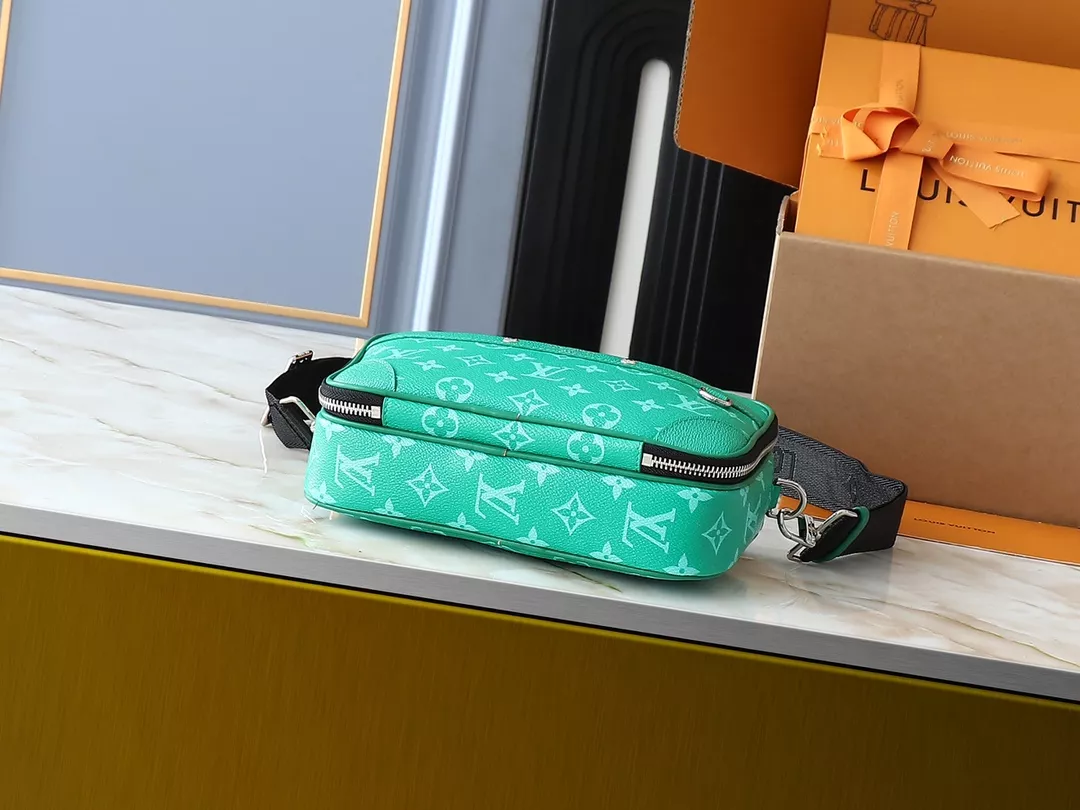 Louis Vuitton Messenger Bags For Unisex Comfortable 9443