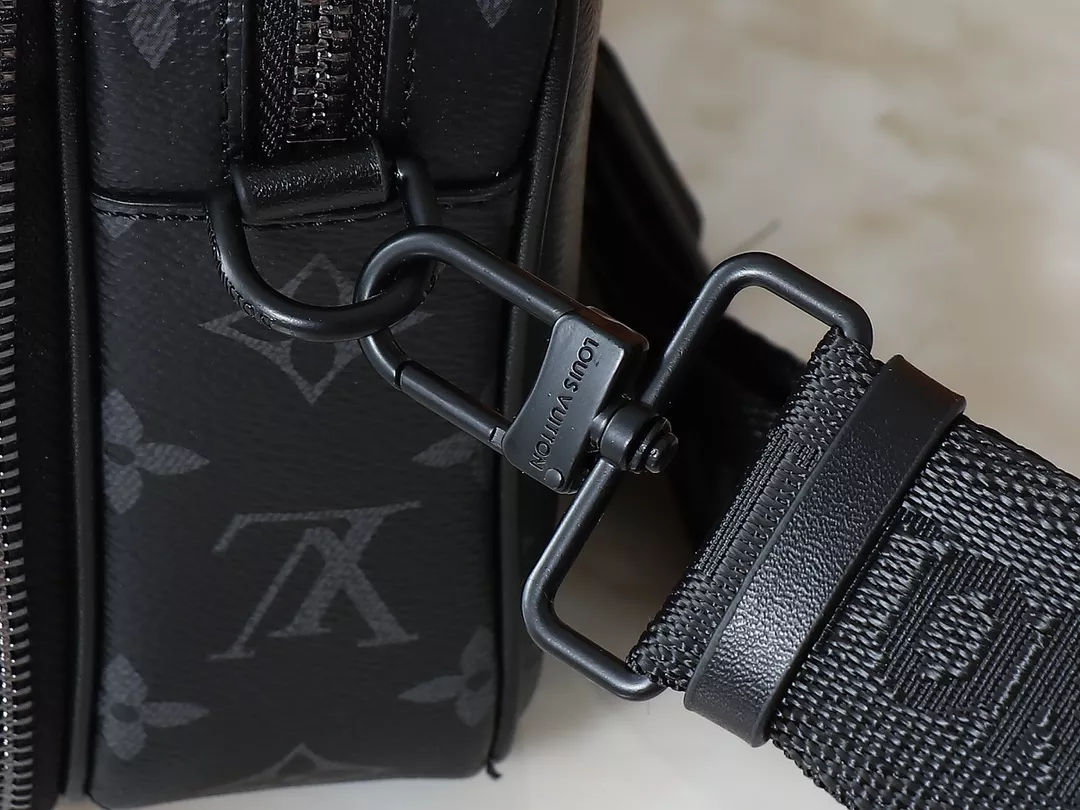 Louis Vuitton Messenger Bags For Unisex Durable 1105