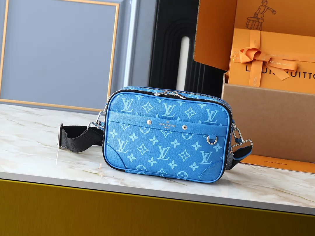 Louis Vuitton Messenger Bags For Unisex Functional 2851
