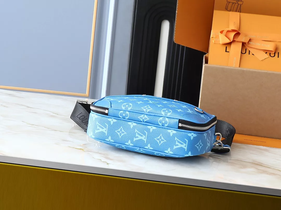 Louis Vuitton Messenger Bags For Unisex Functional 2851