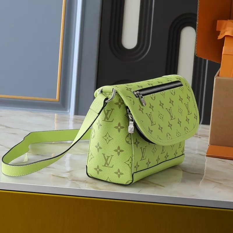 Louis Vuitton Messenger Bags For Unisex Reliable 6369