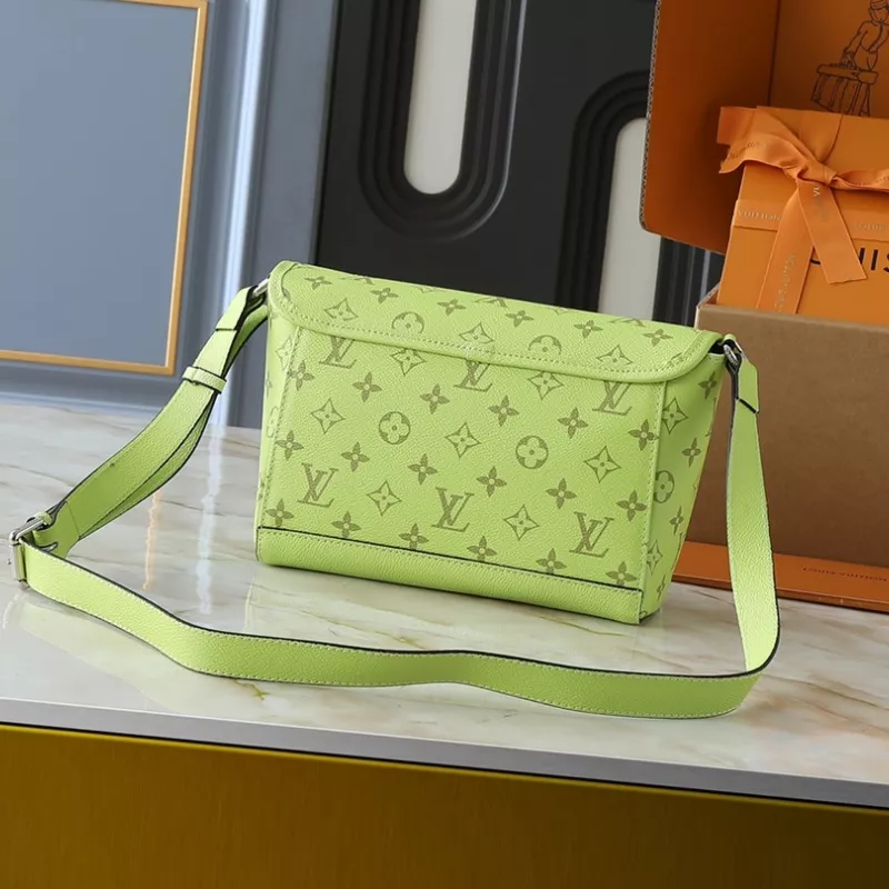 Louis Vuitton Messenger Bags For Unisex Reliable 6369