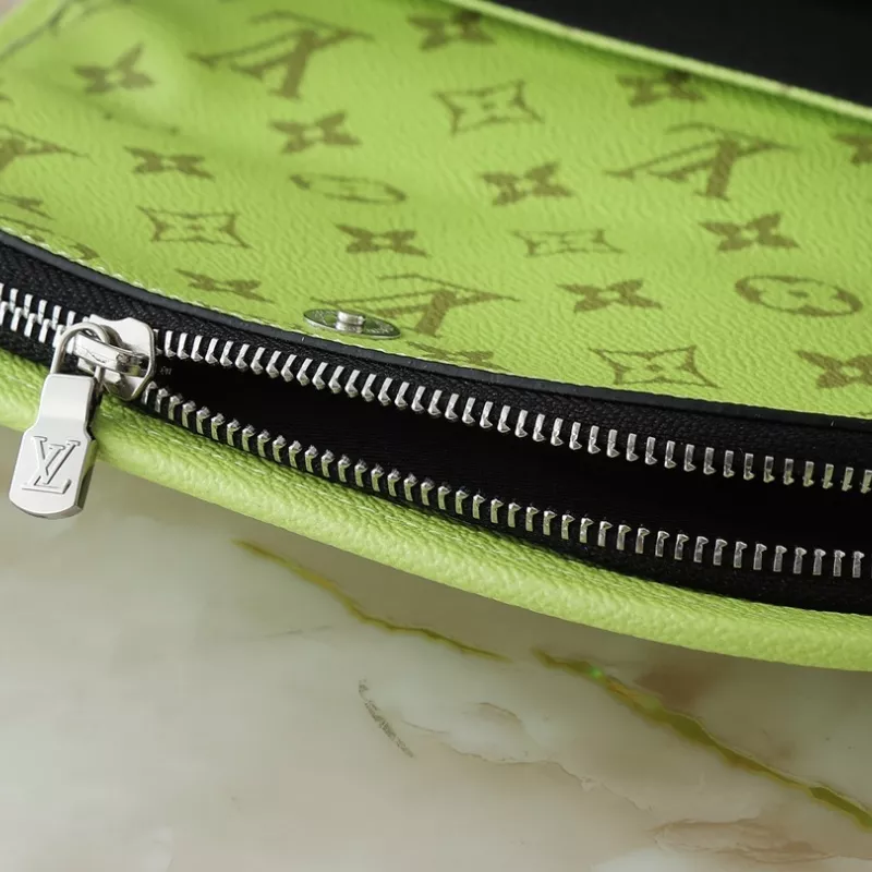 Louis Vuitton Messenger Bags For Unisex Reliable 6369