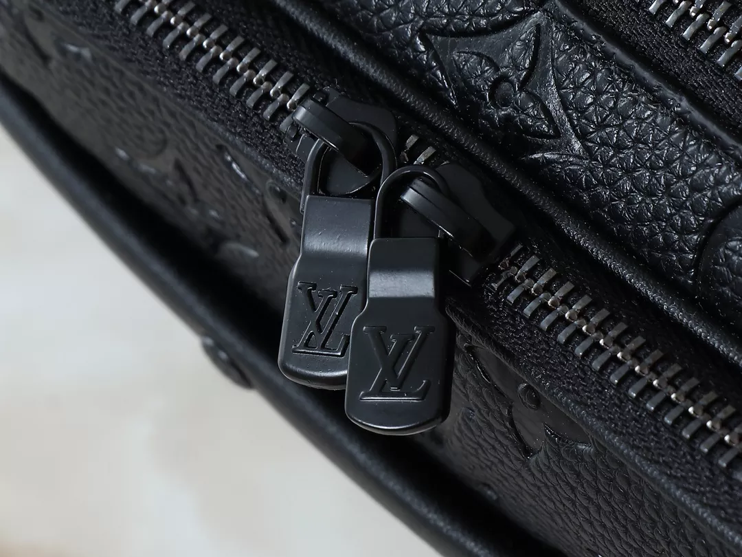 Louis Vuitton Messenger Bags For Unisex Timeless 705