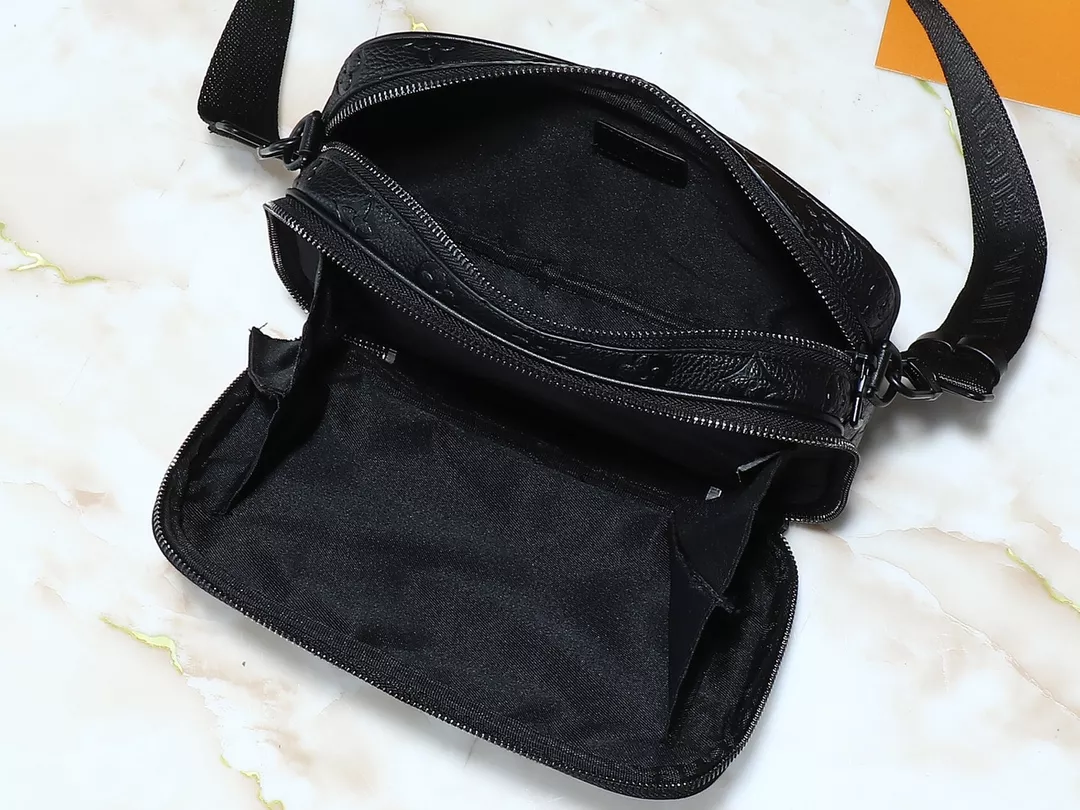 Louis Vuitton Messenger Bags For Unisex Timeless 705