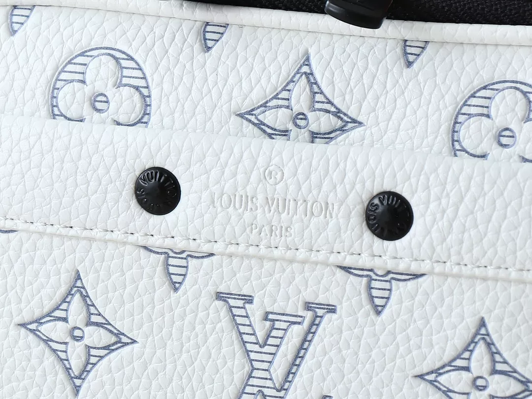 Louis Vuitton Messenger Bags For Unisex Versatile 3516