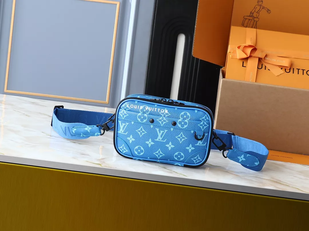 Louis Vuitton Messenger Bags For Unisex Versatile 698