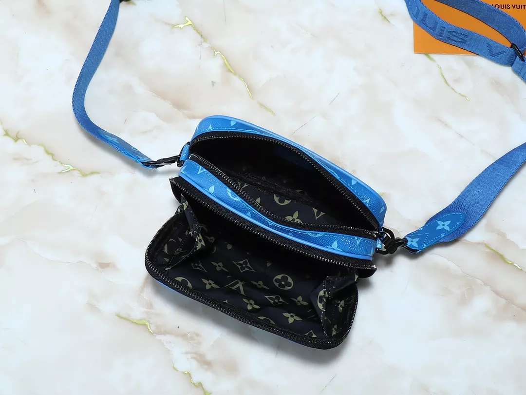 Louis Vuitton Messenger Bags For Unisex Versatile 698