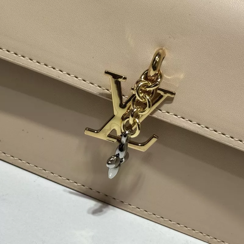Louis Vuitton Messenger Bags For Women Bright 686