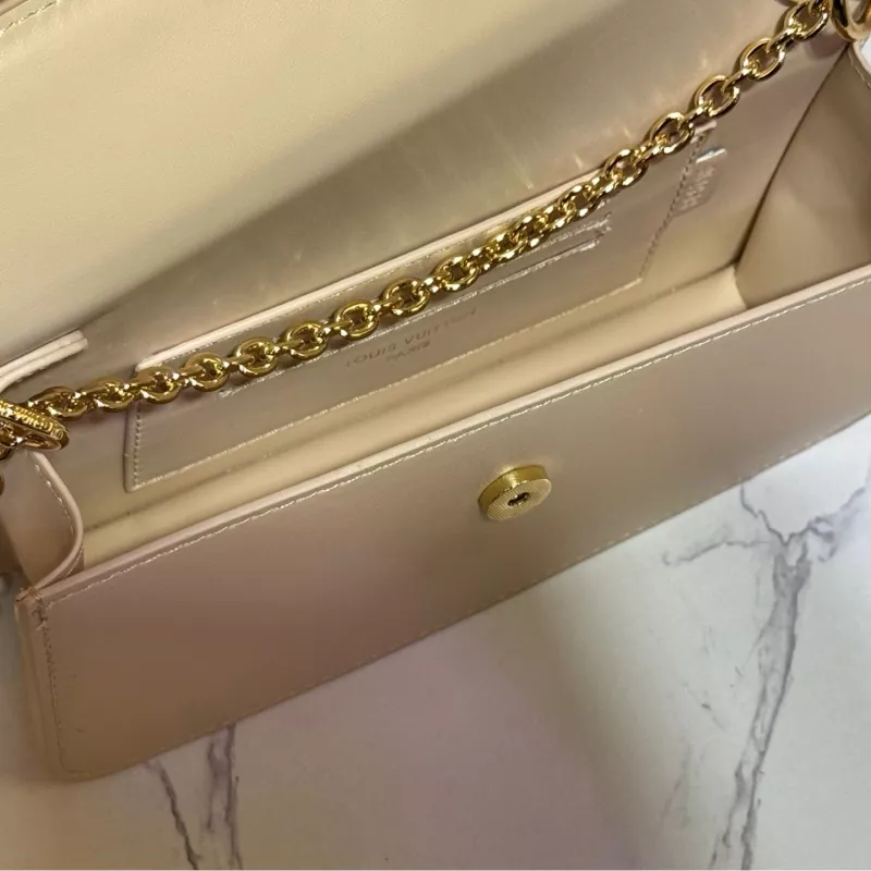 Louis Vuitton Messenger Bags For Women Bright 686