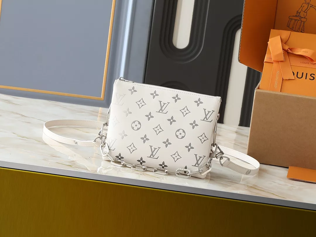 Louis Vuitton Messenger Bags For Women EasyMatch 7563