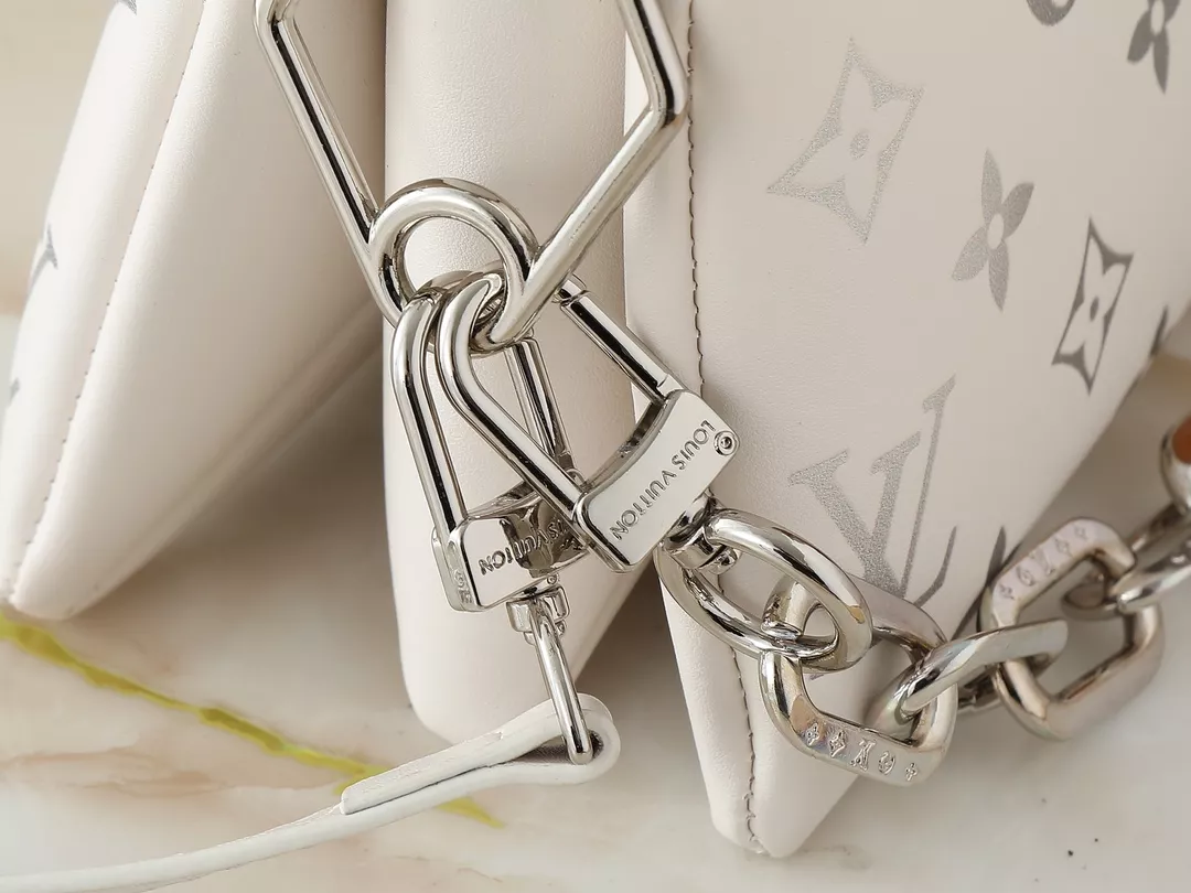 Louis Vuitton Messenger Bags For Women EasyMatch 7563