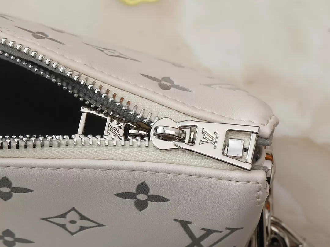 Louis Vuitton Messenger Bags For Women EasyMatch 7563