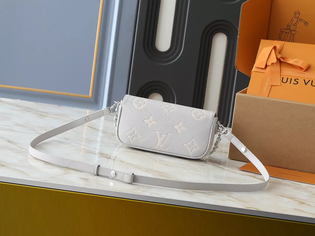 Louis Vuitton Messenger Bags For Women Flexible 1662
