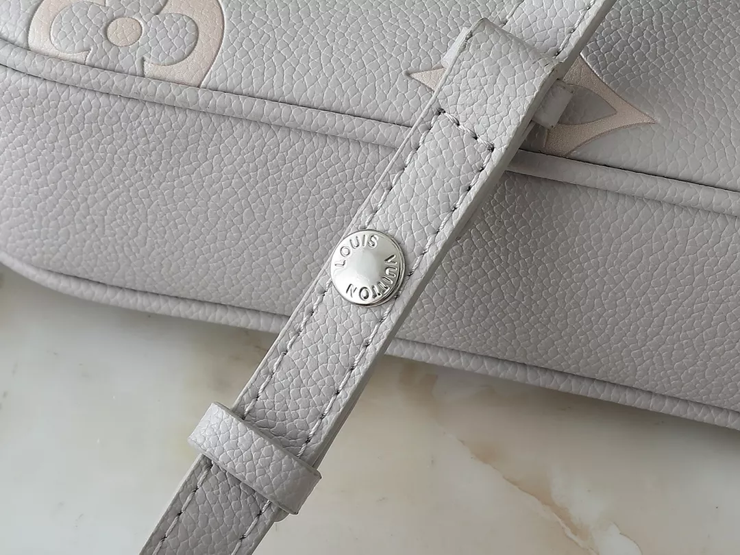 Louis Vuitton Messenger Bags For Women Flexible 1662