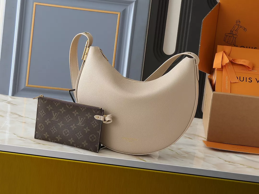 Louis Vuitton Messenger Bags For Women Popular 8920