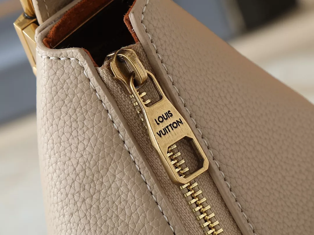 Louis Vuitton Messenger Bags For Women Popular 8920