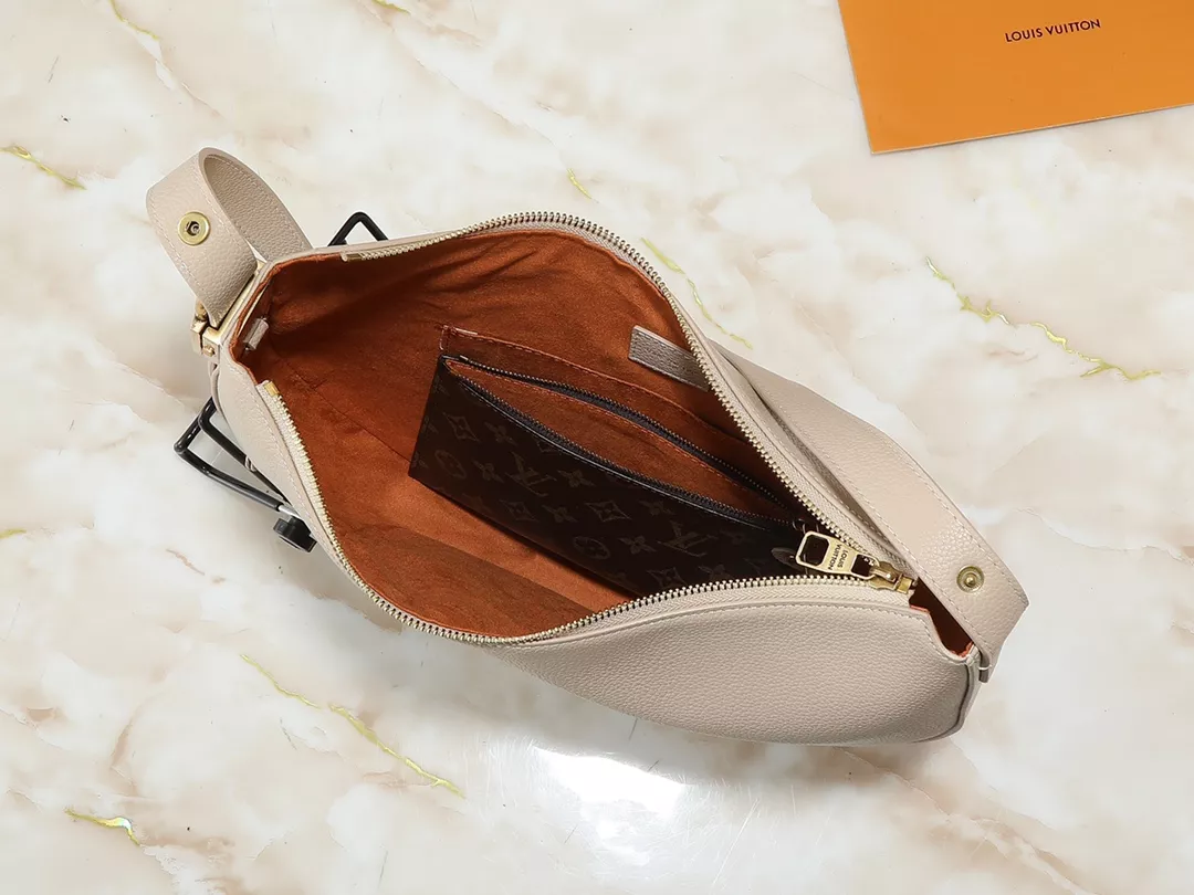 Louis Vuitton Messenger Bags For Women Popular 8920
