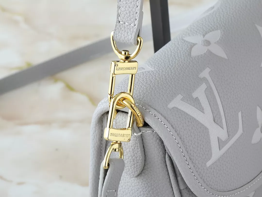 Louis Vuitton Messenger Bags For Women SportInspired 7205