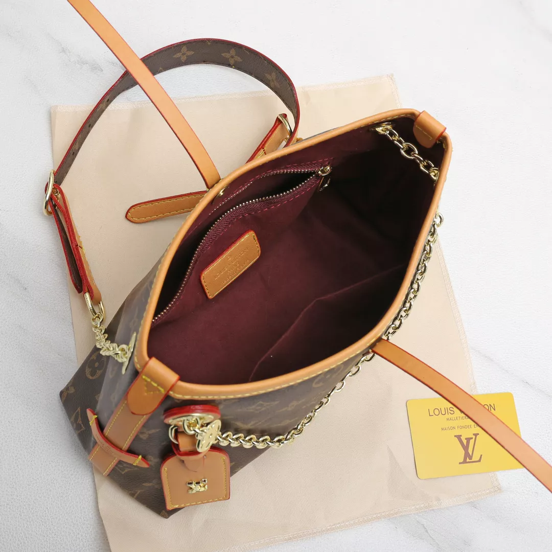 Louis Vuitton Messenger Bags For Women Stylish 4632
