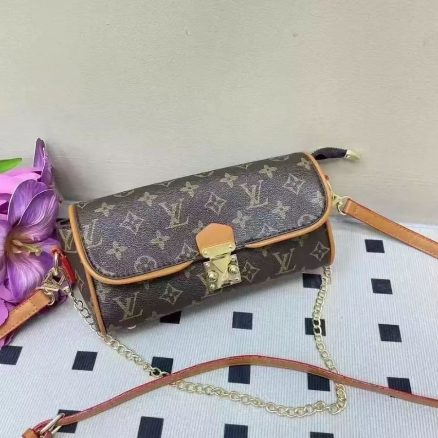 Louis Vuitton Messenger Bags For Women Trendsetting 795
