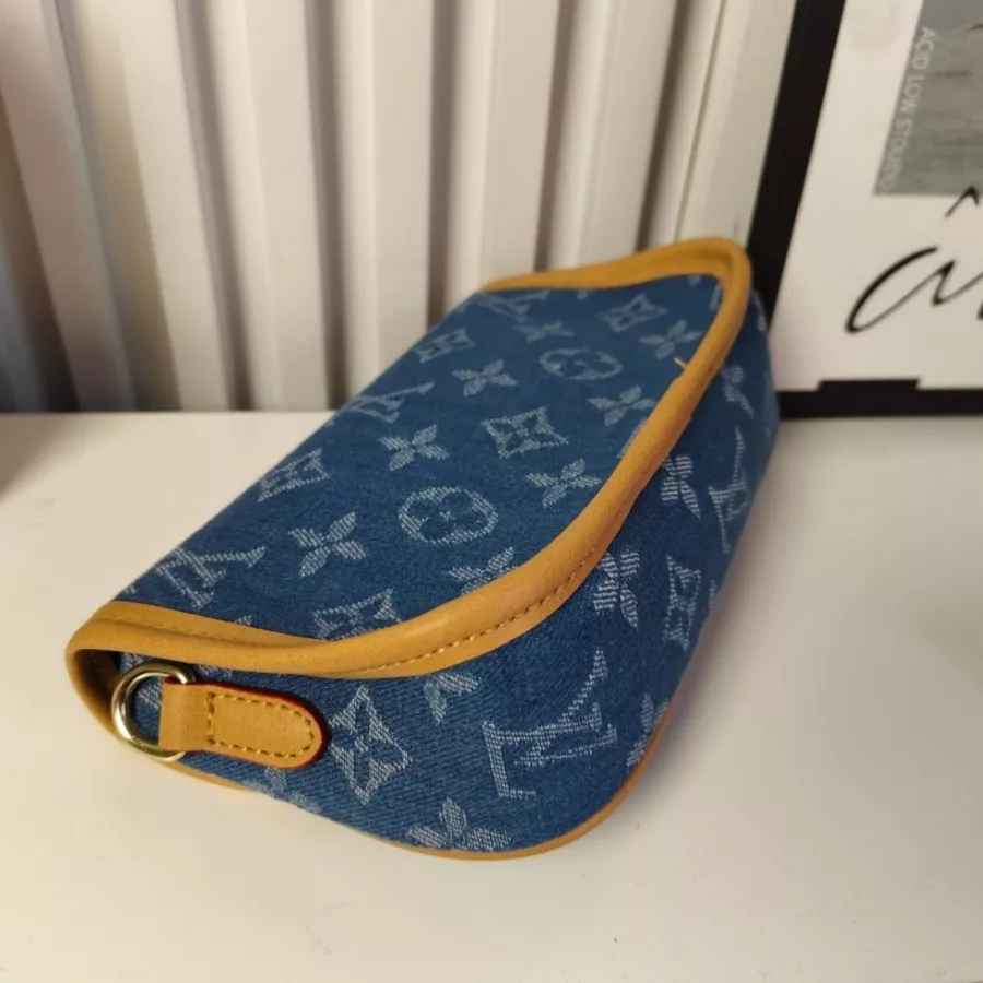 Louis Vuitton Messenger Bags For Women Trendy 9549
