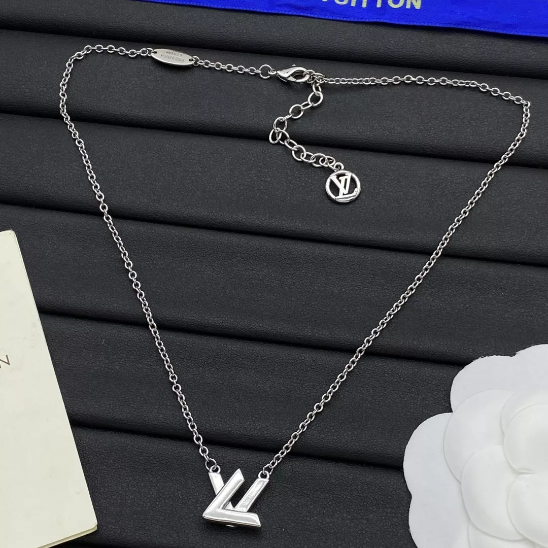 Louis Vuitton Necklaces Compact 9300