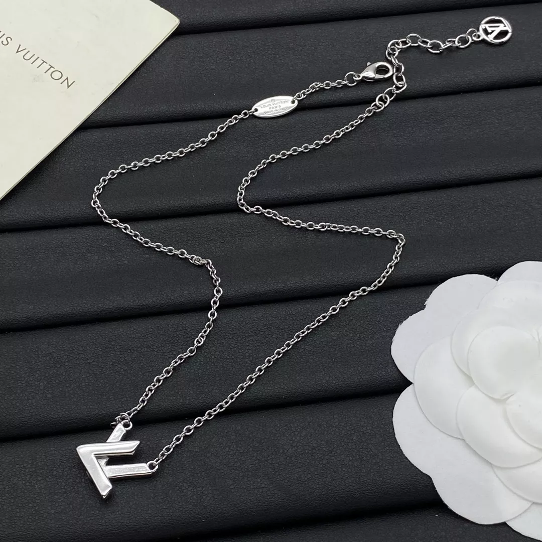 Louis Vuitton Necklaces Compact 9300