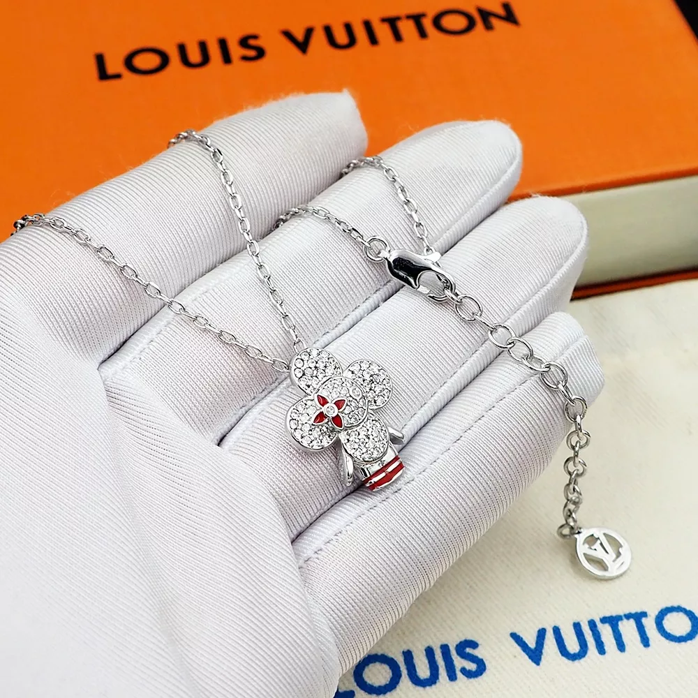 Louis Vuitton Necklaces DailyWear 5905