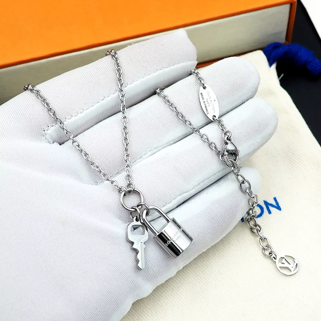 Louis Vuitton Necklaces Functional 1087