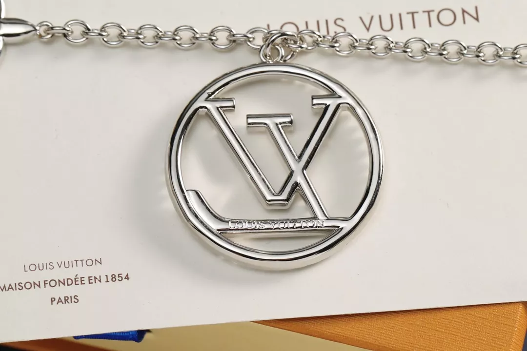 Louis Vuitton Necklaces Minimalist 3628