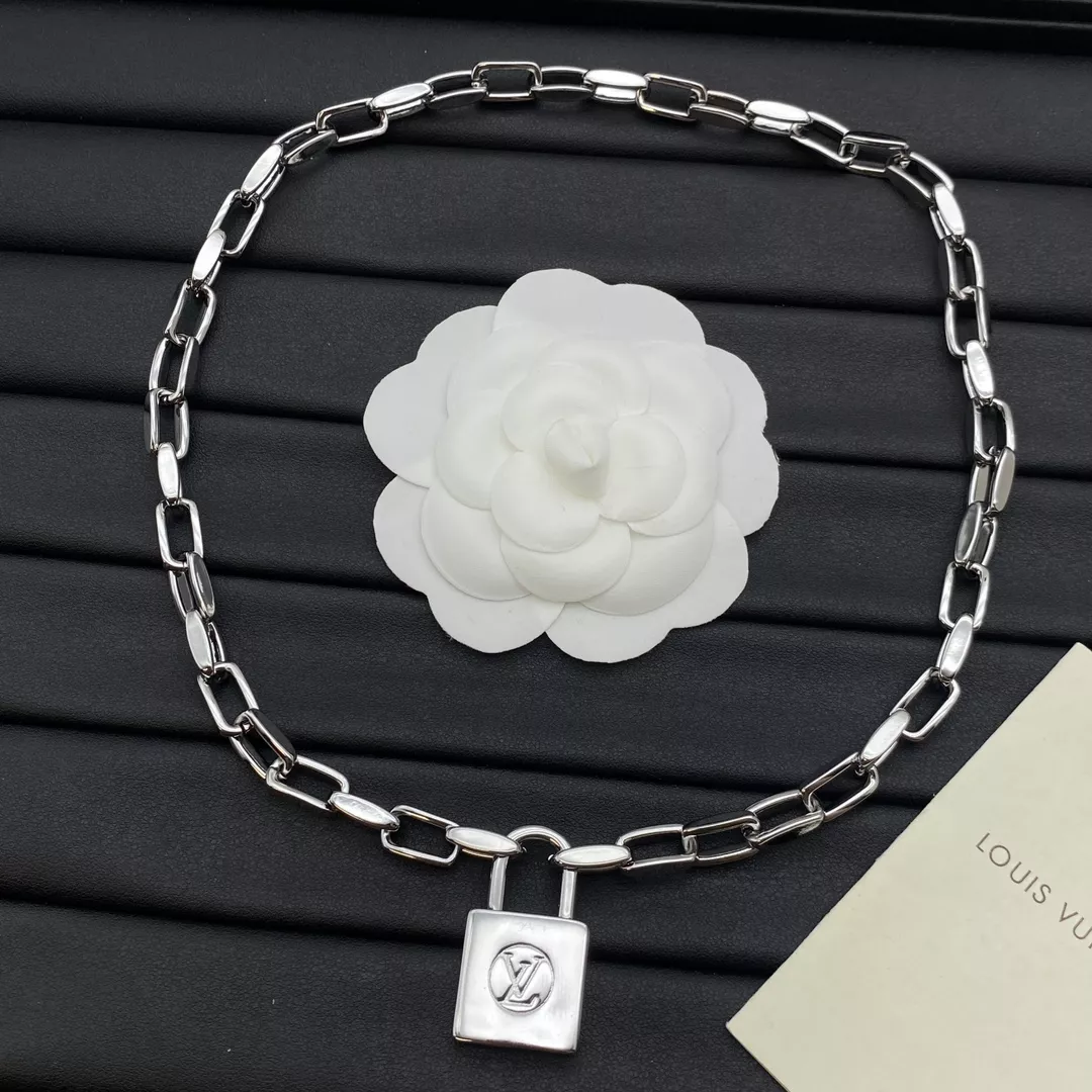 Louis Vuitton Necklaces Unique 5172
