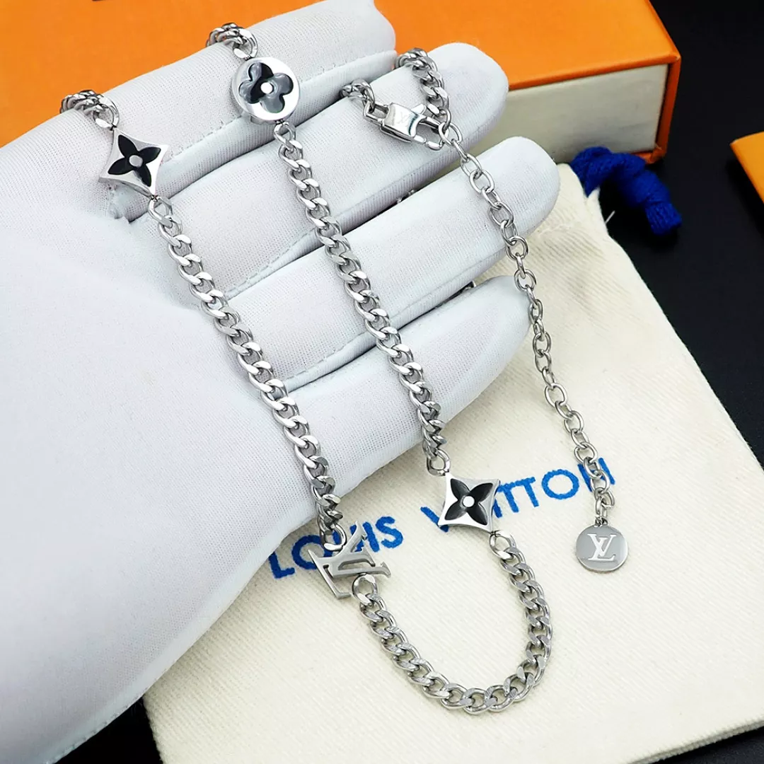 Louis Vuitton Necklaces Unique 7341