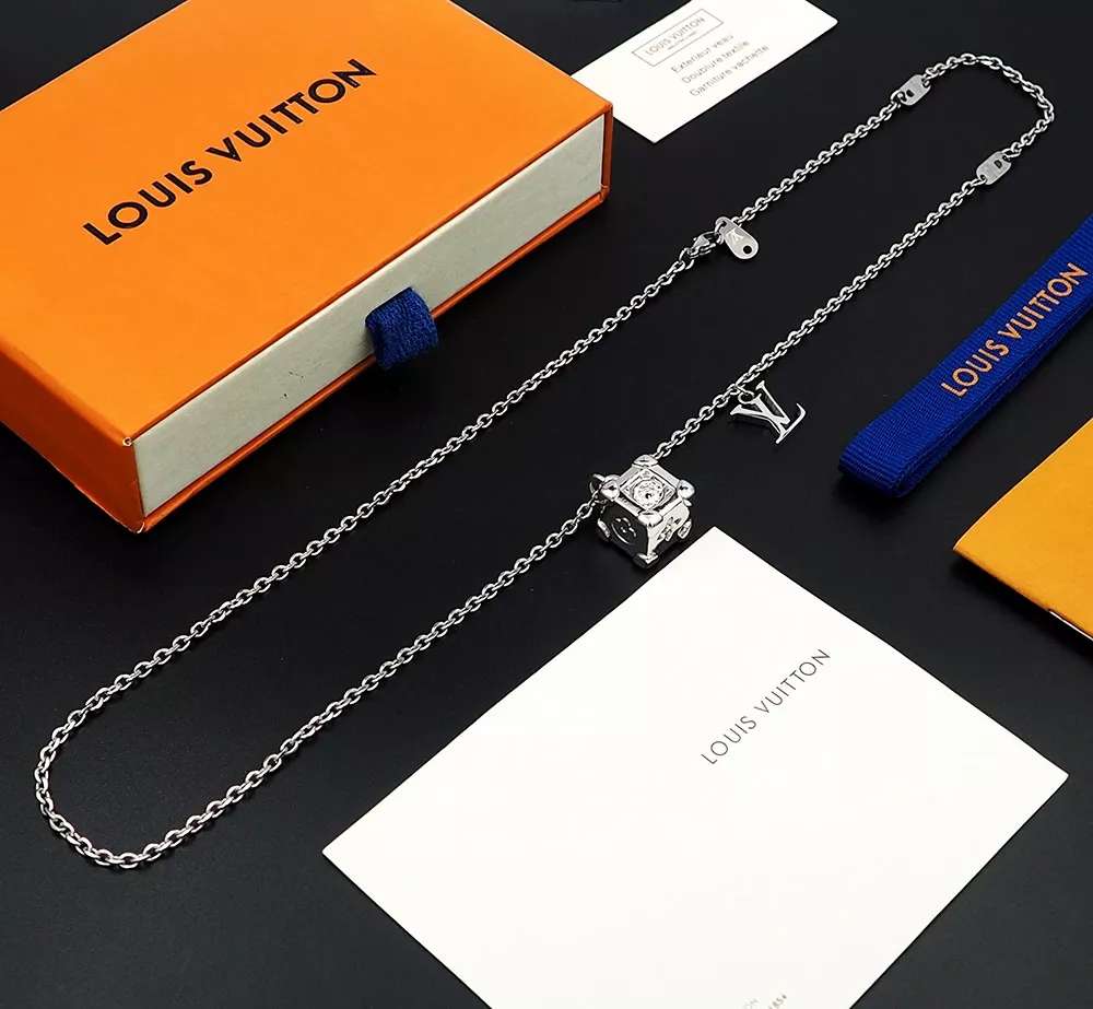 Louis Vuitton Necklaces Unique 8985