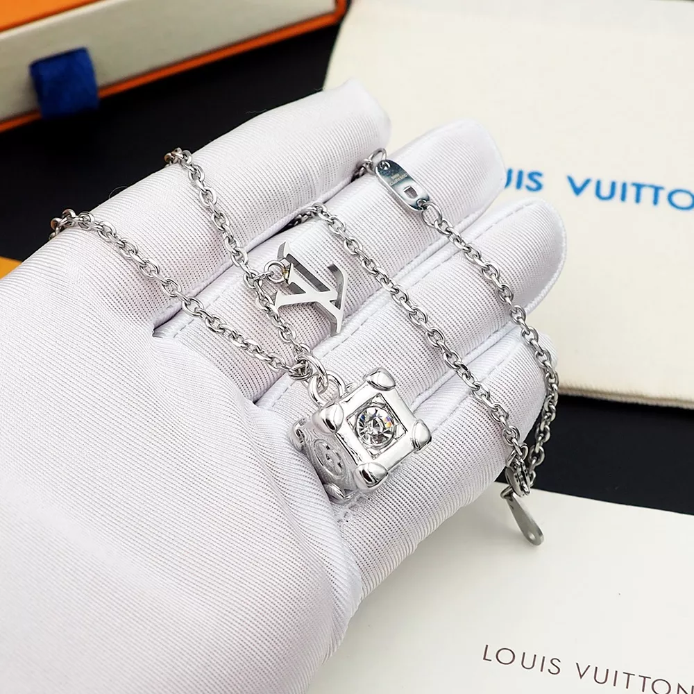 Louis Vuitton Necklaces Unique 8985