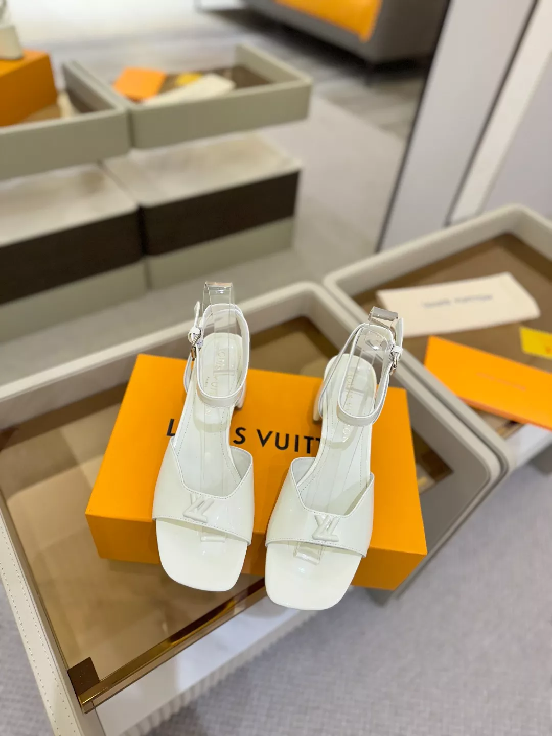 Louis Vuitton Sandal For Women Breathable 6311