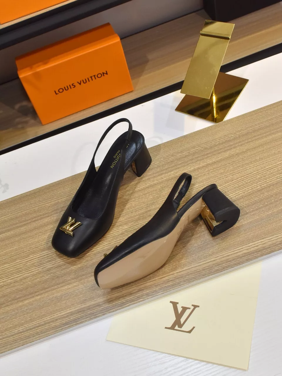 Louis Vuitton Sandal For Women Bright 2372